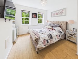 DOUBLE BEDROOM- click for photo gallery